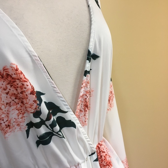 💥 CLEARANCE Long Sleeve Floral Surplice Romper - Picture 5 of 7